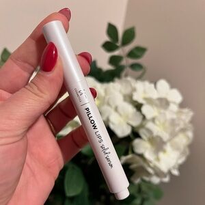 IT COSMETICS • PILLOW LIPS SOLID SERUM • MARVELOUS